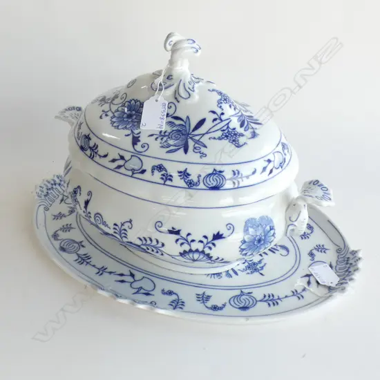 LG CZECH ZWIEBELMUSTER BLUE ONION MEAT PLATTER  (L420MM) & OVAL TUREEN (L350MM) 