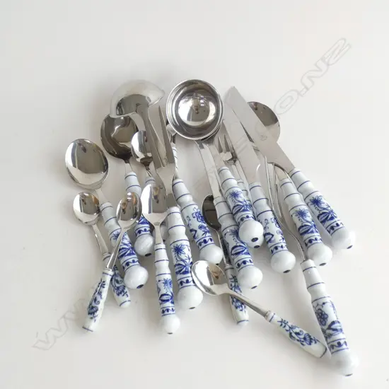 BAG ASST BLUE ONION PATTERN LADLES, SALAD SERVERS, MEAT FORKS ETC..