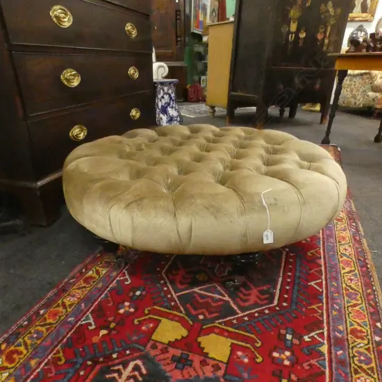 UPHOLSTERED OTTOMAN 980mm dia