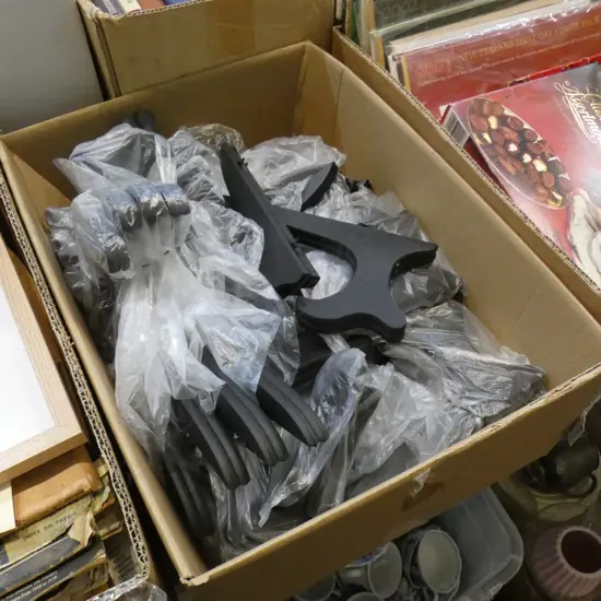 BOX LOT ASST. BLACK PLASTIC PLATE STANDS 