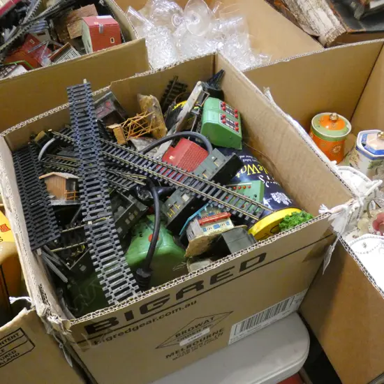 BOX ASST VINTAGE WEST GERMAN MODEL RAILWAY BUILDINGS / TRACKS / TRANSFORMERS ETC..