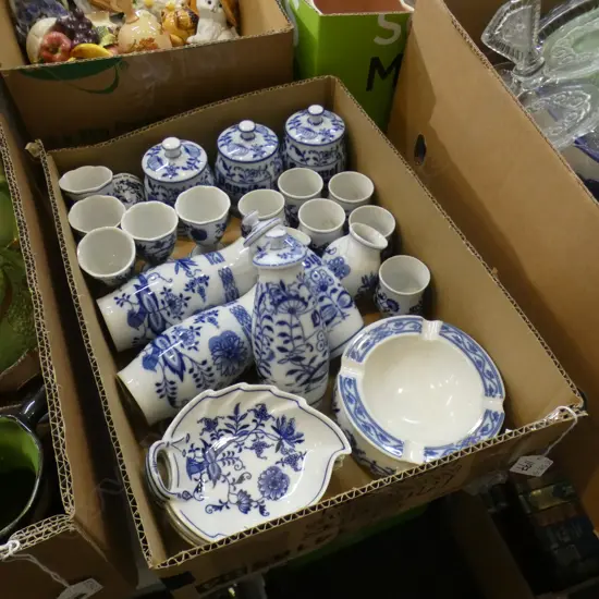 GOOD BOX ASST CZECH ZWIEBELMUSTER BLUE ONION PCS INCL SPICE JARS, EGG CUPS, VASES, DISHES ETC..