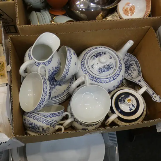 BOX LOT ORIENTAL B/W PART TEA SET, TEASPOONS ETC