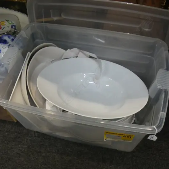 ASSORTED SERVING PLATTERS AND BOWLS