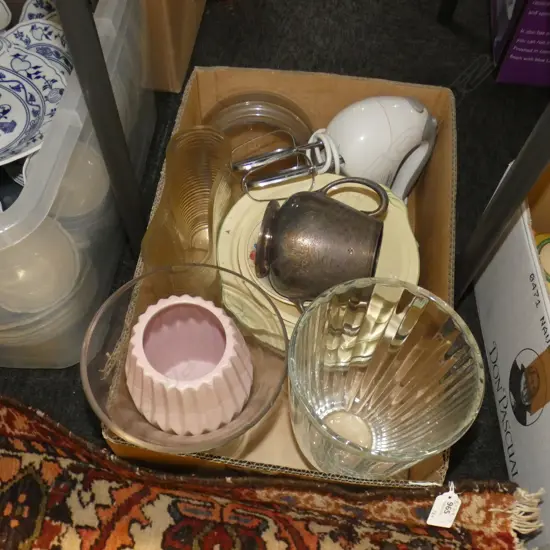BOX LOT GLASS VASES ETC