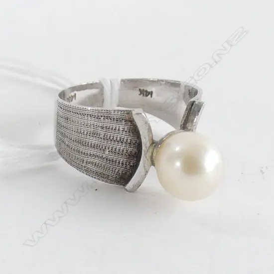 DECO STYLE 14K WHITE GOLD & PEARL RING 