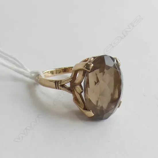 9CT Y SMOKEY QUARTZ  RING SIZE O   6.6 GMS