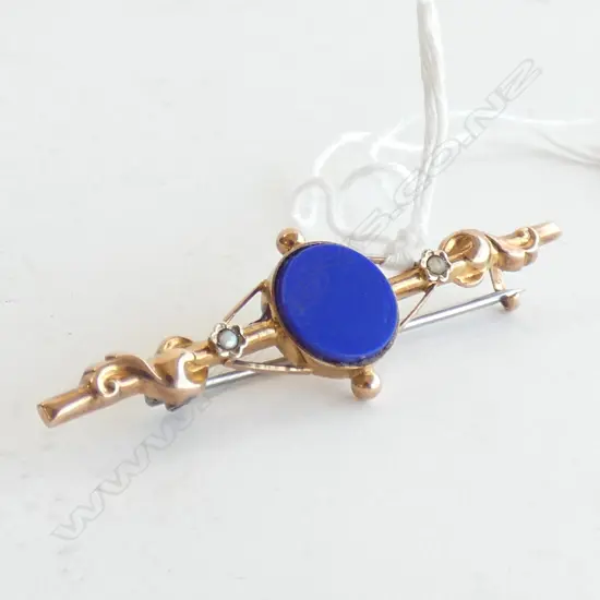 9ct VINTAGE BAR BROOCH BLUE PANEL 2.65gms