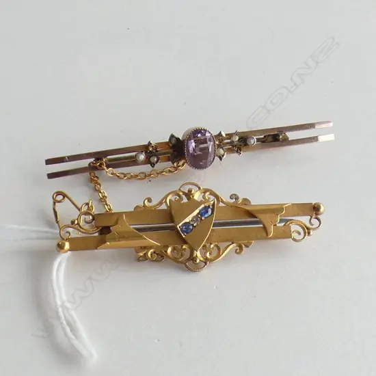 2 9CT BAR BROOCHES 7.5 GRAMS