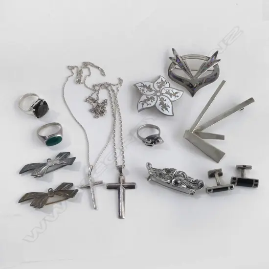 BAG STG SILVER JEWELLERY; BROOCHES, CROSS PENDANTS & CHAINS, CUFFLINKS, RINGS ETC.. 102GMS