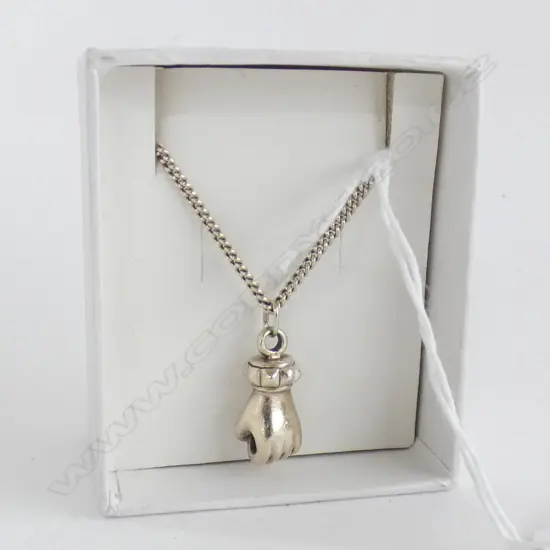 ZOE & MORGAN  PENDANT WITH SILVER CHAIN