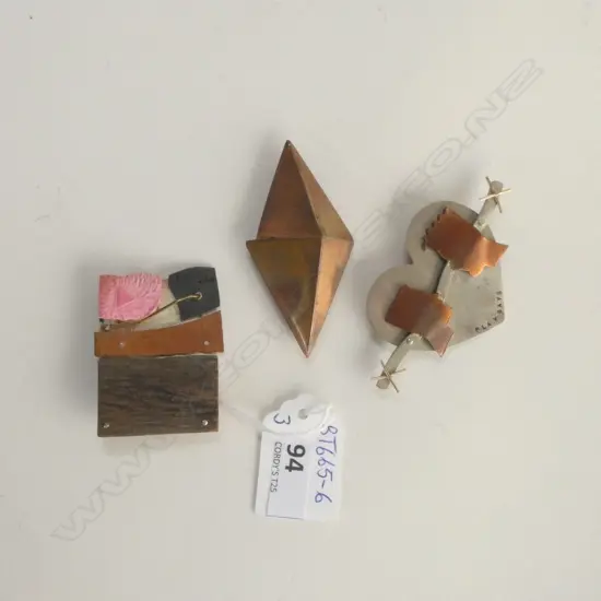 (T) 3 CONTEMPORARY BROOCHES BY JEWELLER KIM BRICE INCLUDES SILVER/GOLD/COPPER