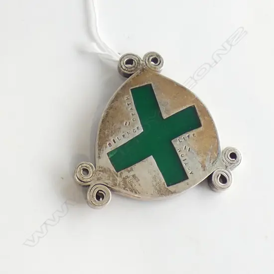 (O) CONTEMPORARY SILVER BROOCH BY JEWELLER KIM BRICE