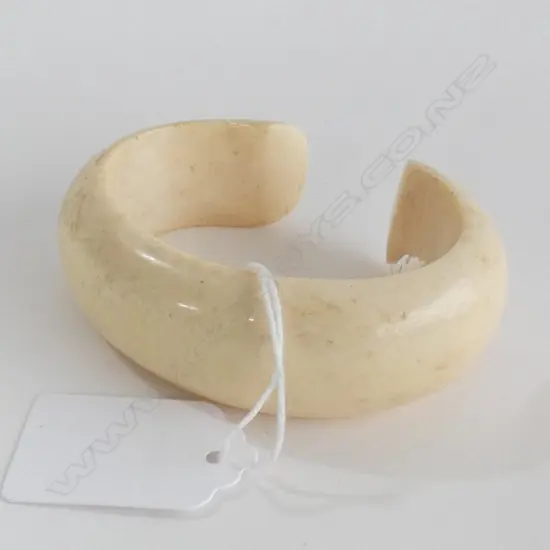 THICK IVORY CUFF BRACELET, INSIDE DIA. 65mm, W. 25mm