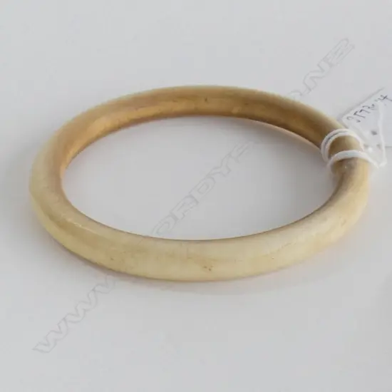 OLD THIN IVORY BANGLE, INSIDE DIA. 60mm, W. 7mm