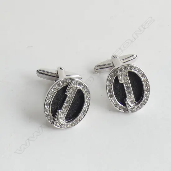 (J) VINTAGE CHRISTIAN DIOR CUFF LINKS IN BOX