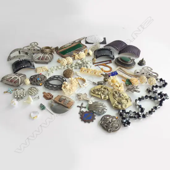 ASST. COSTUME JEWELLERY INCL. BUCKLES ETC