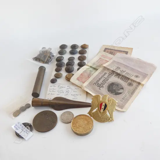 BAG ASST MILITARIA, BUTTONS, TOKEN, MAUNDY MONEY, GERMAN BANKNOTES, ETC