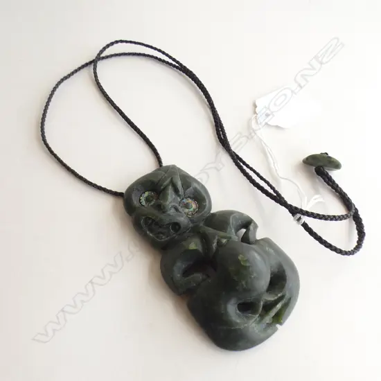 NEPHRITE HEI TIKI w PAUA INLAID EYES. H.76mm