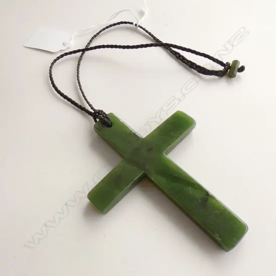 POUNAMU NEPHRITE CROSS PENDANT 