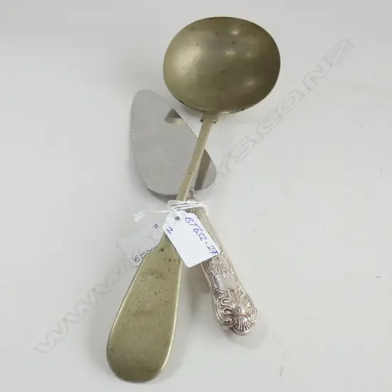 SILVER HANDLED KINGS PATTERN CAKE SLICE & S/PLATE SOUP LADLE 