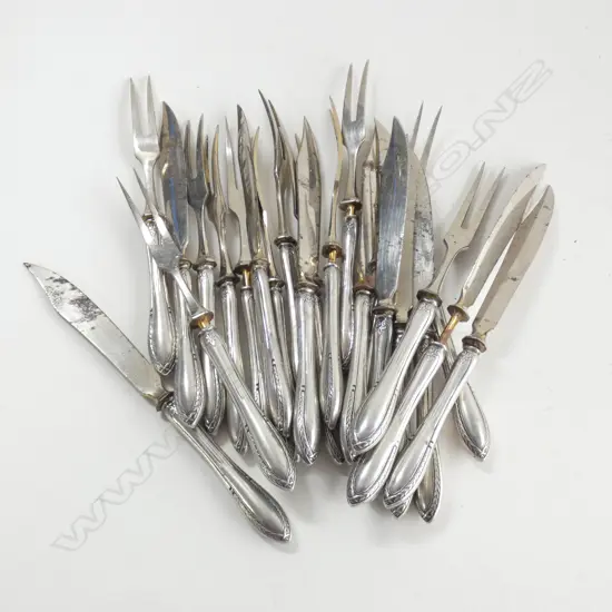 23 PCE C1900 800 SILVER HANDLED FRUIT SET