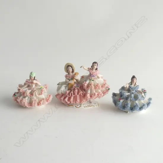 3 MINIATURE DRESDEN FIGURINES H.90mm