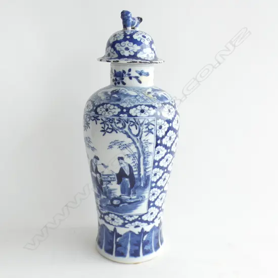 B/W CHINESE LIDDED GINGER JAR H.325mm AF RIM BROKEN...
