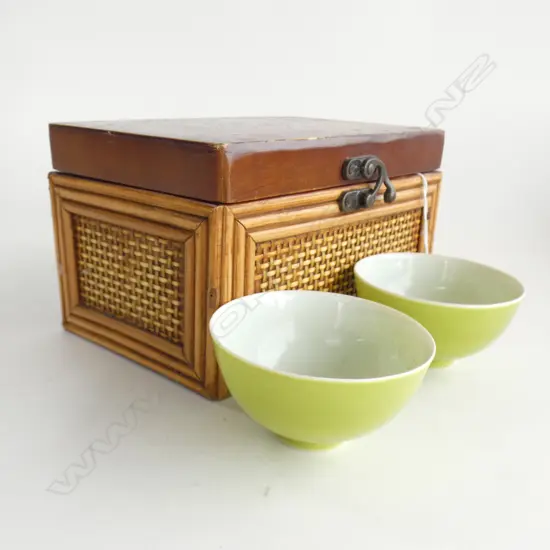 2 GREEN CUPS (DIA 83MM) (DAMING CUZUG HUA MARK) WITH WOODEN BOX 