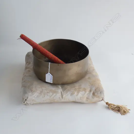 OLD JAPANESE SINGING BRONZE BOWL ON CUSHION + KNOCKER Dia.205mm