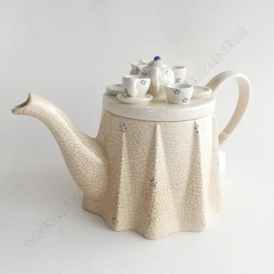 LG TEA COUNCIL COLLECTION 1988  NOVELTY TEAPOT EXTENSIVE DARK CRAZING H190MM