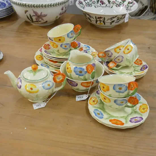 ART DECO GRINDLEY 22 PC TEASET; MULTI COLOURED POPPY PATTERN / POPPY HANDLES - 6 TRIOS, TEAPOT, CAKE PLATE, JUG & BOWL