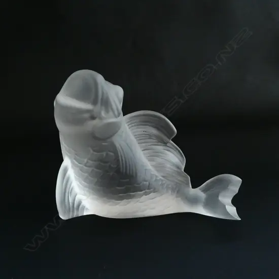 BACCARAT FROSTED GLASS FISH PAPERWEIGHT W.110mm