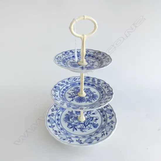 CZECH ZWIEBELMUSTER BLUE ONION 3 TIER CAKE STAND - CREAM STEM & HANDLE H340MM