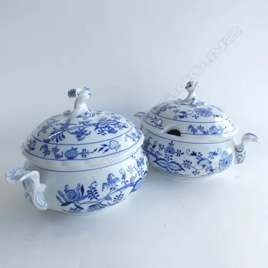 PR CZECH ZWIEBELMUSTER BLUE ONION ROUND LIDDED TUREENS - SLOTTED LIDS  DIA 220MM