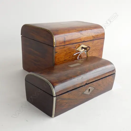 2 SMALL ANTIQUE TREEN BOXES W.145mm (1 LOCKED)