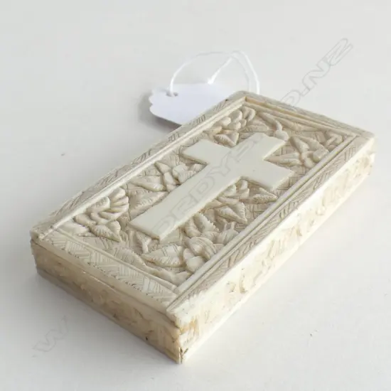 SM IVORY RELIGIOUS CONTAINER WITH CROSS - BASE IS BONE 63 X 33MM