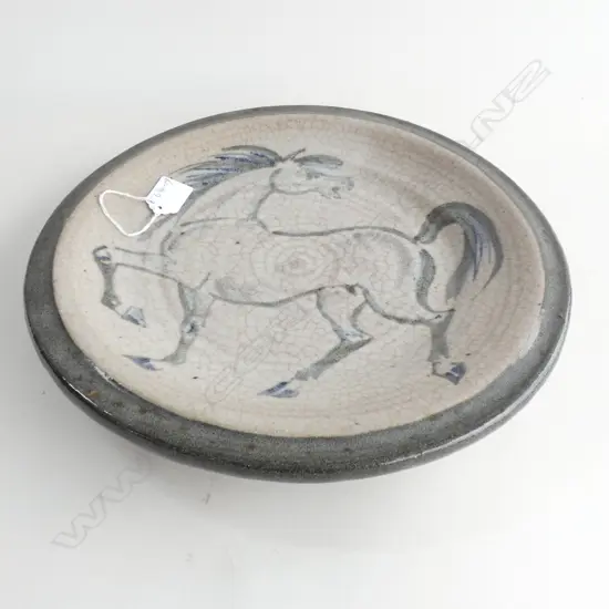 LARGE POTTERY PLATE CRACKLE GLAZED DECORATED WITH HORSE IMAGE 340 MM DIAMETER