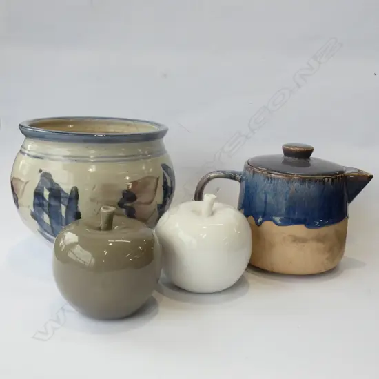 4 CERAMICS; TEAPOT, POT (AF), PR APPLES
