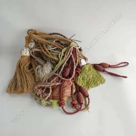 A  COLLECTION OF 9 VARIOUS TASSELS AND CURTAIN TIE BACKS