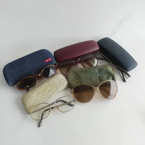 BOX OLD EYE GLASSES & CASES 