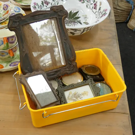 BOX LOT ASSORTED PICTURE FRAMES