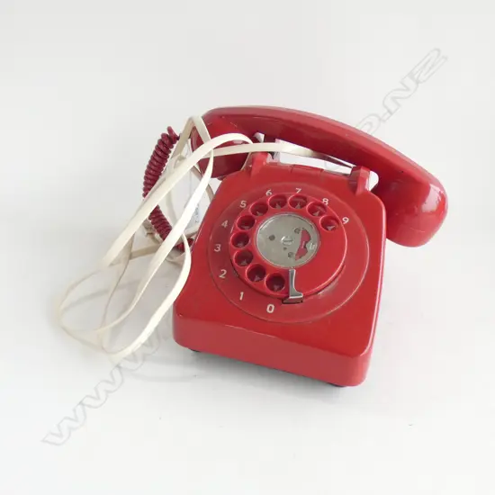 VINTAGE RED CORDED CLASSIC DIAL PHONE 