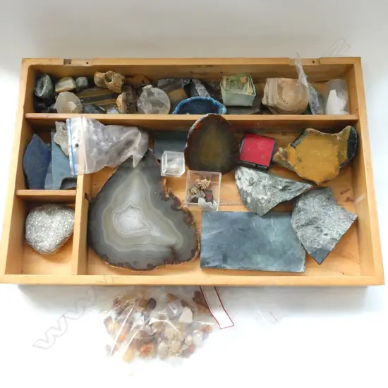 COLLECTION OF MINERALS; TIGERS EYE, AGATES ETC