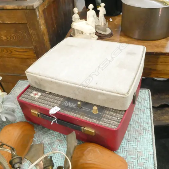 RETRO PORTABLE RECORD PLAYER 'FANFARE'