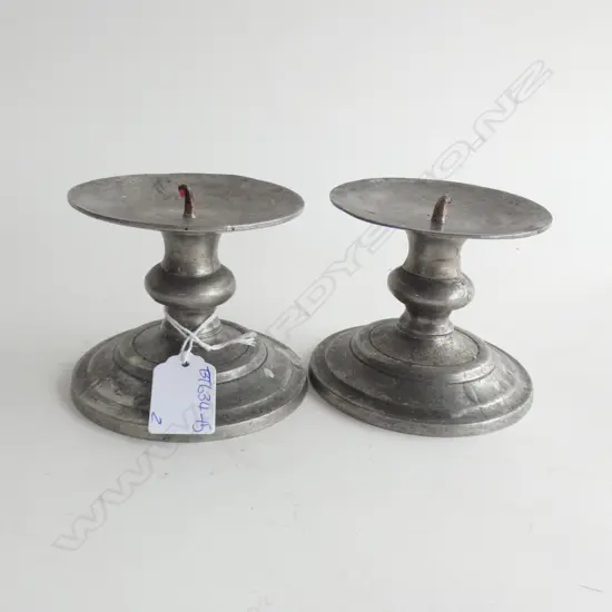 A PAIR OF PEWTER CANDLESTICK HOLDERS H 80MM  