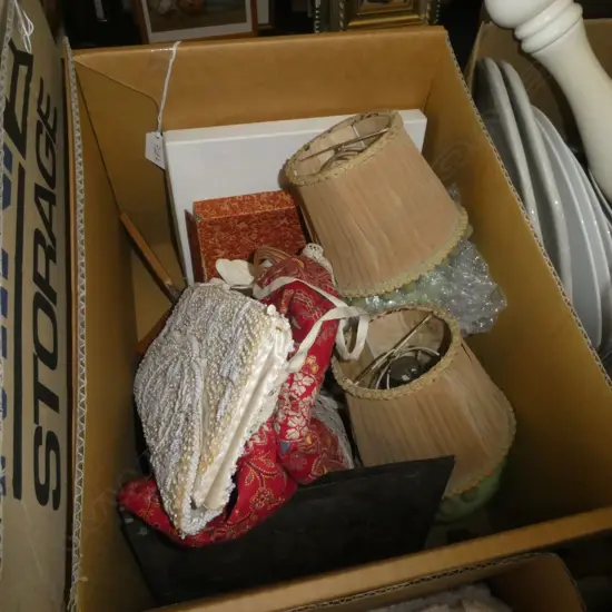 BOX LOT INCLUDING GLOVES TWO LAMPS AND SMALL BOOKS