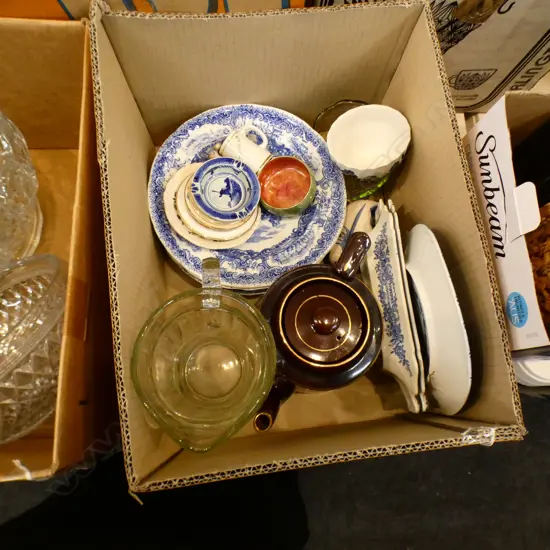 BOX ASST GLASS & CHINA INCL BLUE & WHITE PCS 