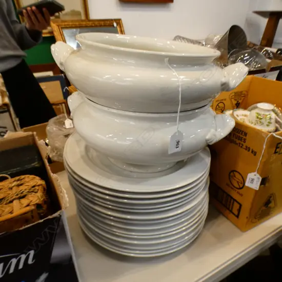 14 LARGE WHITE DINNER PLATES + 2 TUREENS 
