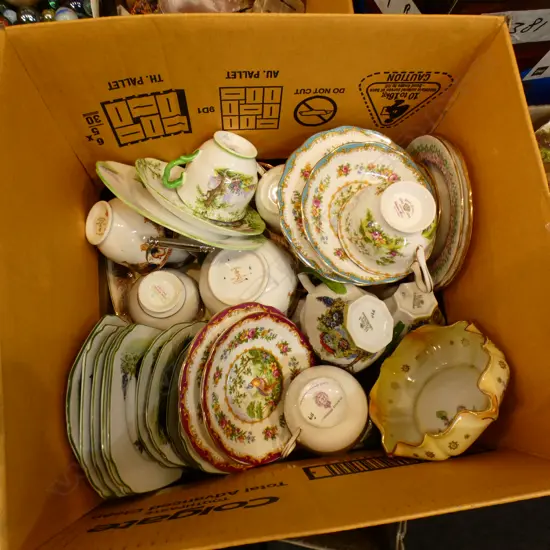 BOX LOT TRIOS; ROYAL ALBERT ETC